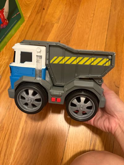 Unknown Dump truck with sounds