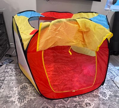 Play tent with bag of balls Play tent with bag of balls. Retails over $40. 56"x50" pop up