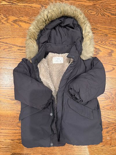 Zara black warm coat with removable fur on hood  2T