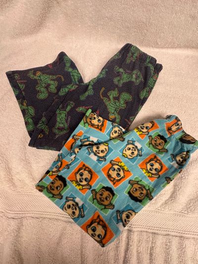 2 Pairs of Boys pajama pants. Fair Condition 2 Pairs of Boys pajama pants. Fair Condition 5T/5
