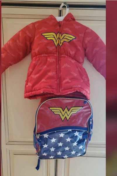 Jacket & matching backpack - Wonder woman  4T
