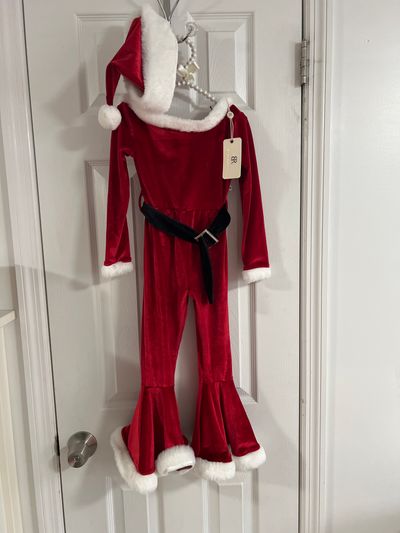 Bums and roses NEW with tag , holiday one piece with hat 3T