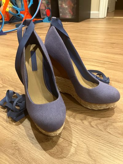 BCBG Maxazria Excellent condition very tall blue wedges with ties 7 (Adult)