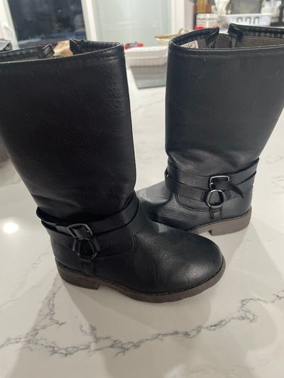 Carter's Black boots 8 (Lil' Kid)