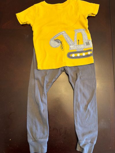 Carters digger pj set with short sleeves and pants  4T