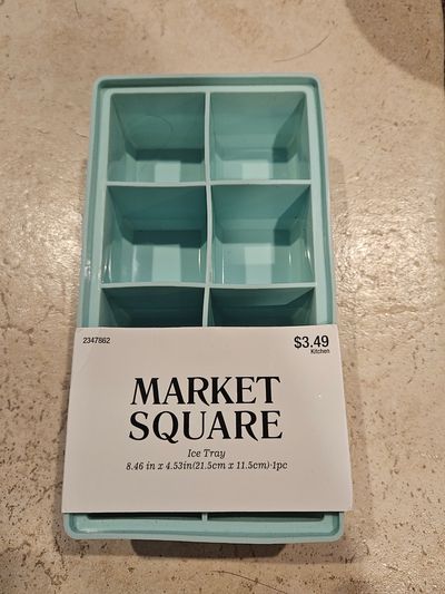 Market Square NEW Silicone Ice Cube Tray