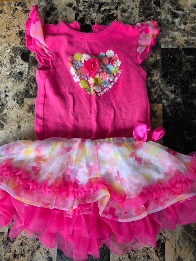 Baby starters 2 piece outfit Short sleeved onesie and skirt 6 Months
