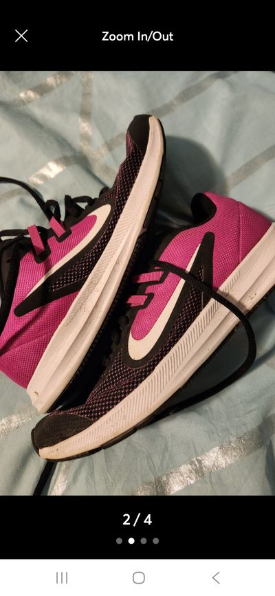 Nike running Good condition 5 (Big Kid)