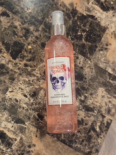 Brand new Thorns n roses shimmer mist 8 fl oz
