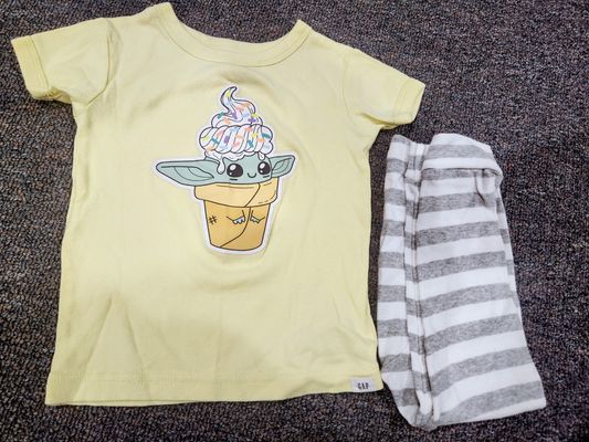 GAP Pajama set - long pants and Short-sleeved tshirt 2T