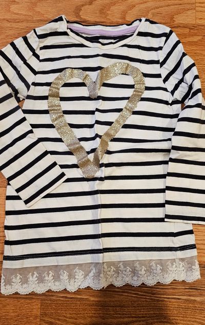 Oshkosh Excellent condition long sleeves shirt cute with leggings 4T