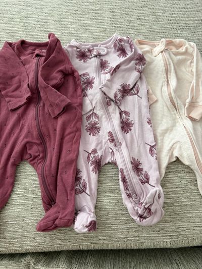 Carters Zip pjs 0-3 Months