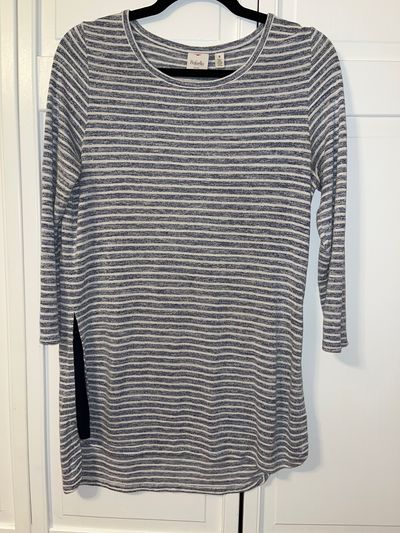 Rafaela Navy blue and grey tunic length. 3/4 sleeve EUC Women's - M