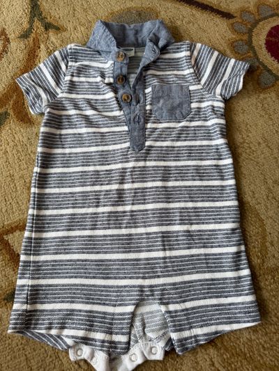 Old navy Short sleeve collared romper 3-6 Months
