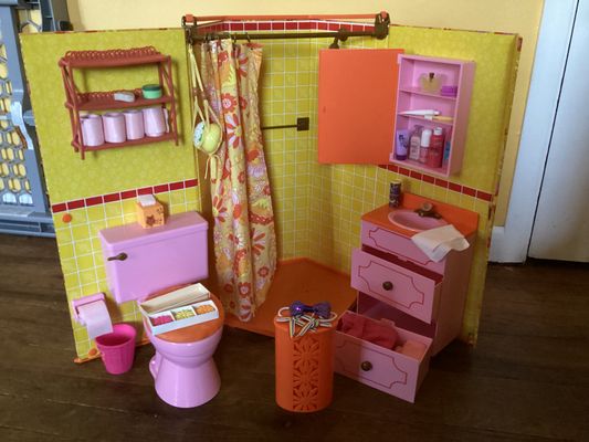 American girl Groovy bathroom set, tons of pieces