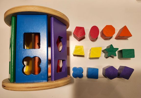 Meliss & Doug Rainbow shape sorter toy, like new barely used