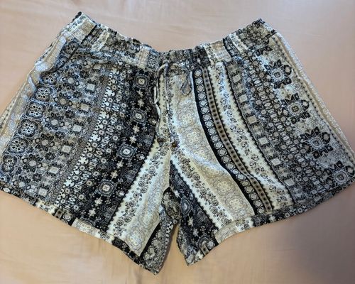 Apt 9 shorts Loose black white pink Women's - L