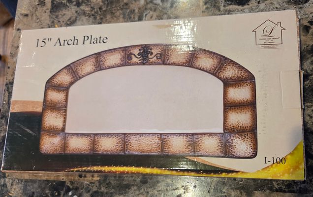 Brand New in Box Lorren Home Trends 15 in plate Matches item #14752