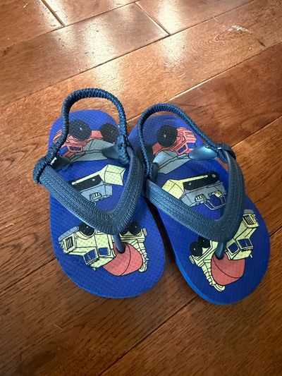 Like new sandals  6-1/2 (Toddler)