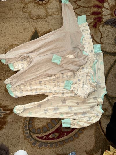 Gerber Set of 3 long sleeve footsie pajamas 5 0-3 Months