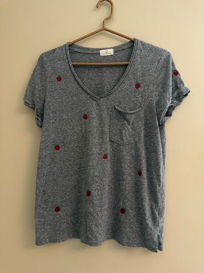 T.LA Gray Heather Strawberry Soft Tshirt Women's - M