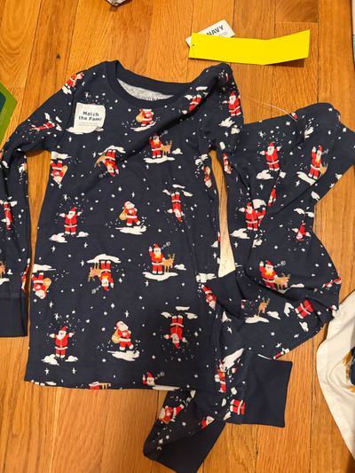 Old navy New- Christmas pjs 5T/5