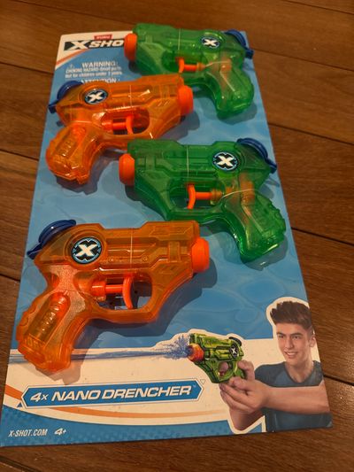 Brand new Zuru x shot 4 nano drenchers water guns