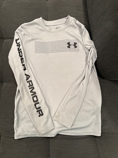 Under armor Gray long sleeve under armor tee 7-8