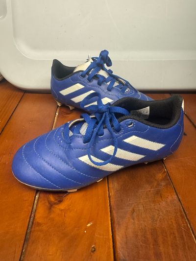 Kids Adidas cleats Size 1 cleats. Kids Adidas cleats Size 1 cleats. 1 (Big Kid)