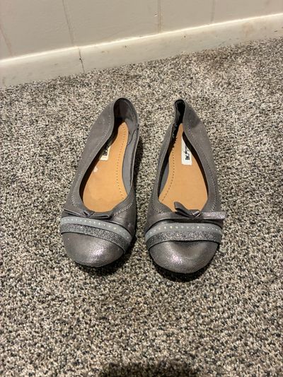 Silver ballet flat dress shoe Worn once, like new ballet flat 3 (Big Kid)