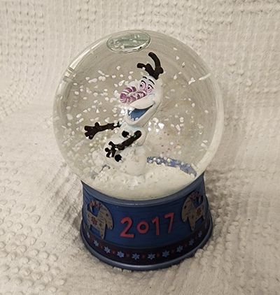 OLAF SNOWGLOBE