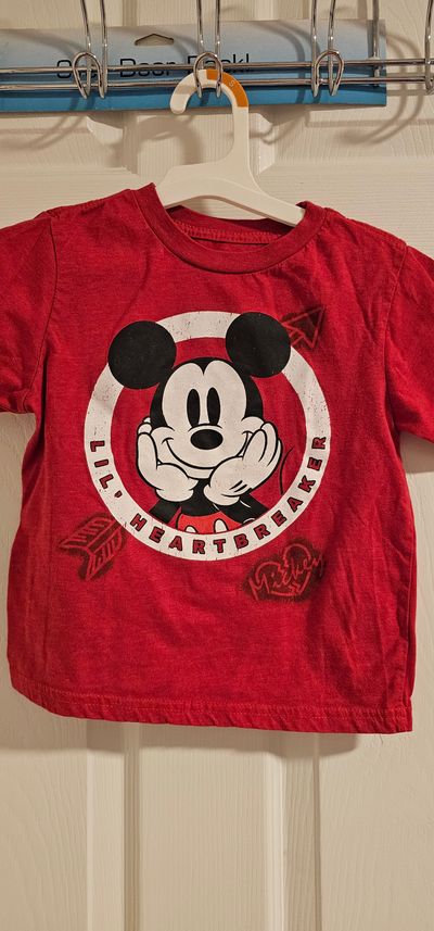 Disney Like New Boys Diney Micky Mouse graphic shirt 5T/5