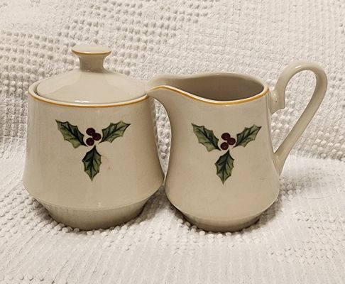 Sugar + creamer set