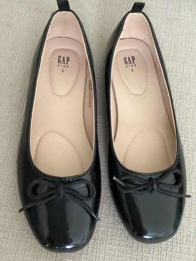 Gap kids Black shiney flats 3 (Big Kid)
