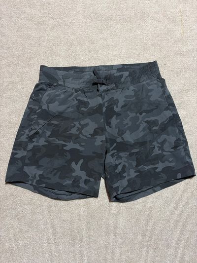 Tuff Athletics Black grey camo shorts. Pockets. Women's - M
