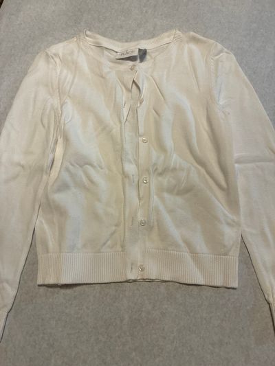 Childrens place size 10-12 White long sleeve sweater no stains 10-12