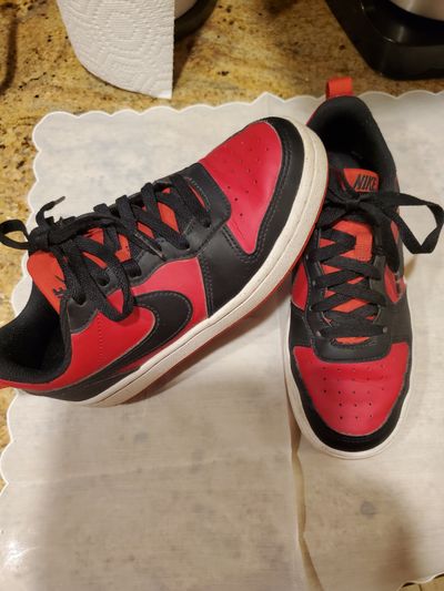 Nike red sneakers  4 (Big Kid)