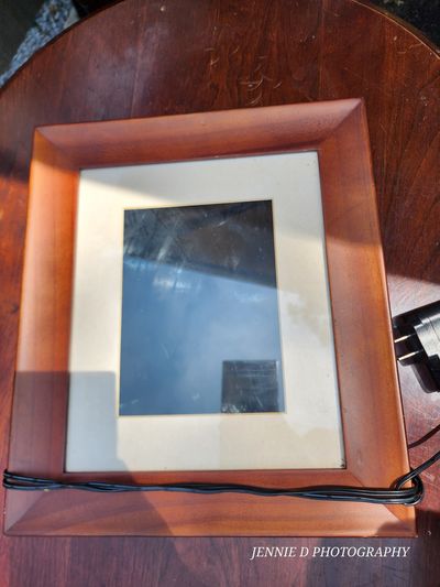 GiiNii digital frame Digital picture frame. Need to use memory card with your pictures