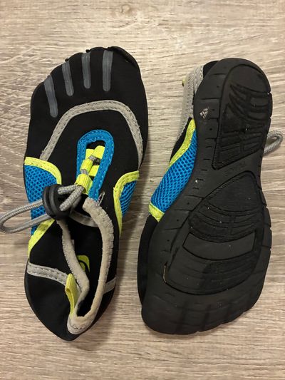 The Childrens Place water shoes used fair condition 9 (Lil' Kid)