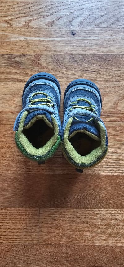 Old Navy Like new high top style for extra ankle support slip on fit 5 (Toddler)