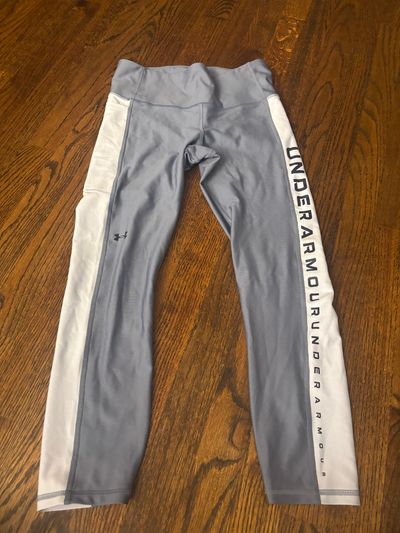 Under Armour out Capri pants  Women's - M