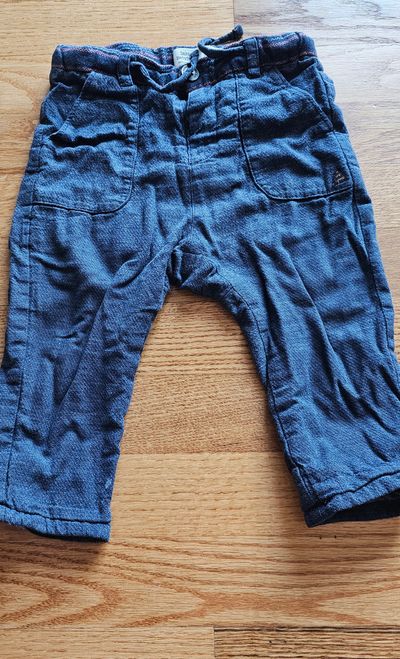 Zara Baby Boys Like new feature a durable outer layer and a soft cotton lining 9-12 Months