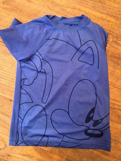 Sonic the Hedgehog bathing shirt size 6/7  6T/6