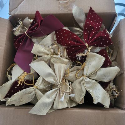Unknown Largest swapment of gold and red bows