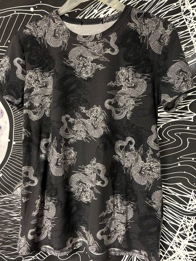 No tag grey soft SS tee full length Grey tee Black and white dragon print Junior M - 5