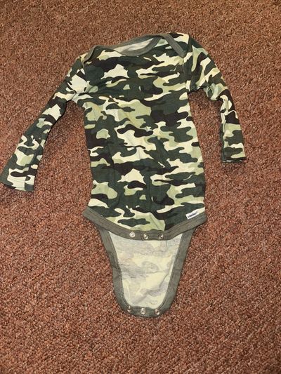 Gerber army green camo long sleeve onesie 6-9 Months