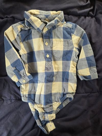 Babygap Long sleeved button down onesie  6-12 Months