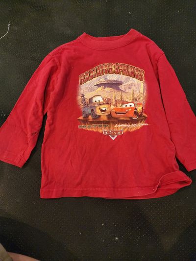 Disneys red long-sleeve t-shirt  graphic of Lightning McQueen 4T