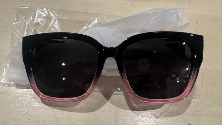 Brand new womens oversized sunglasses Brand new womens oversized sunglasses