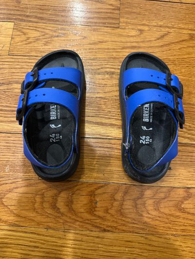 Birkenstock sandals size 24, equivalent to size 8  8 (Lil' Kid)